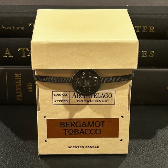 NIB Archipelago Botanicals Soy Bergamot Tobacco Hand-Poured Candle - Picture 4 of 8
